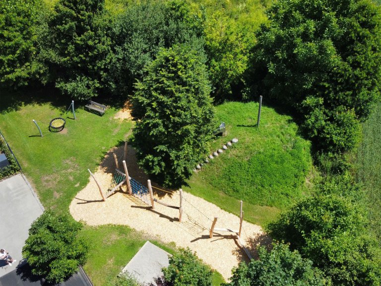 Grossansicht in neuem Fenster: Spielplatz Babenried