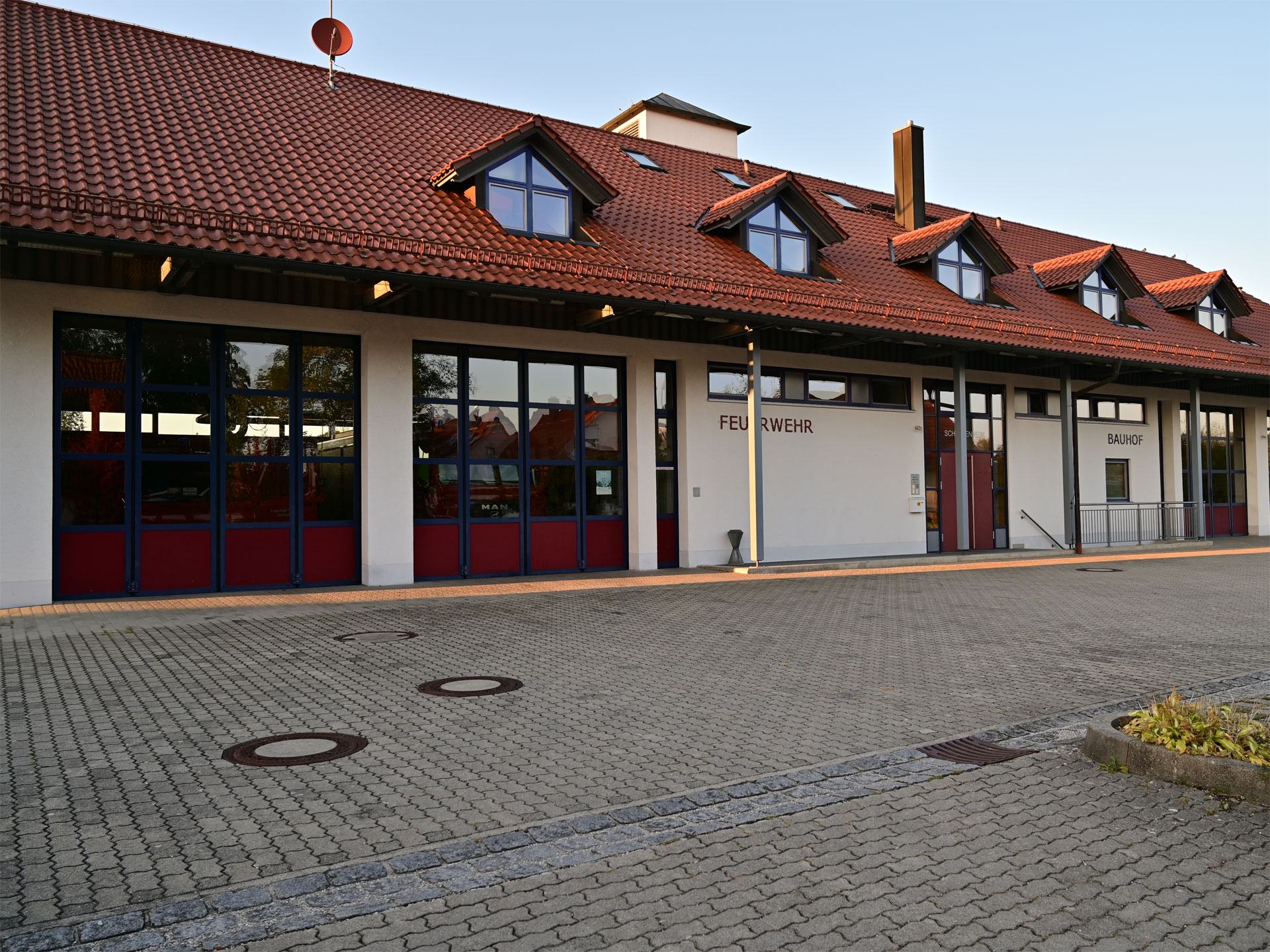 Grossansicht in neuem Fenster: Feuerwehrhaus Hattenhofen (001)